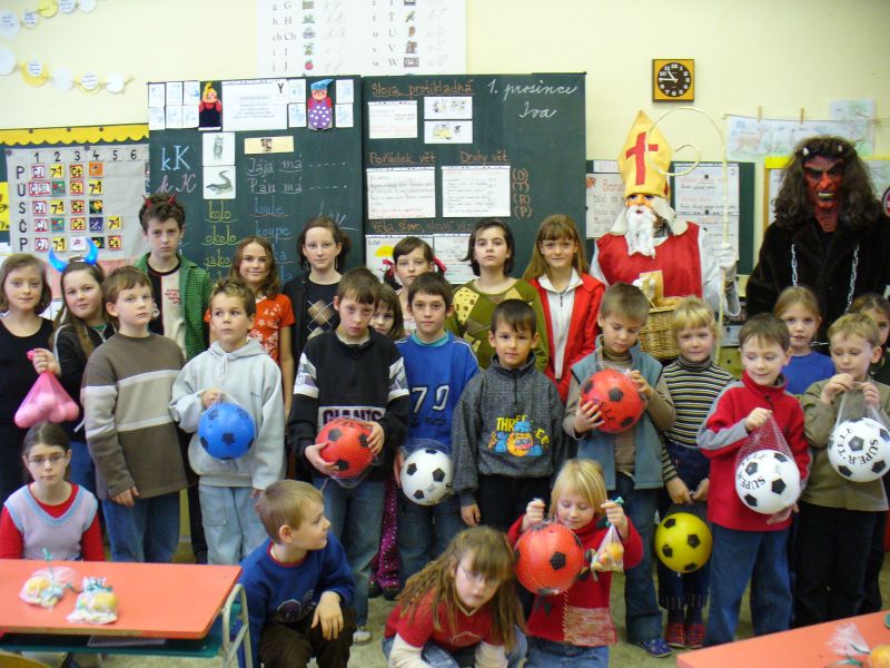 Mikuláš zavítal do školy i v roce 2006